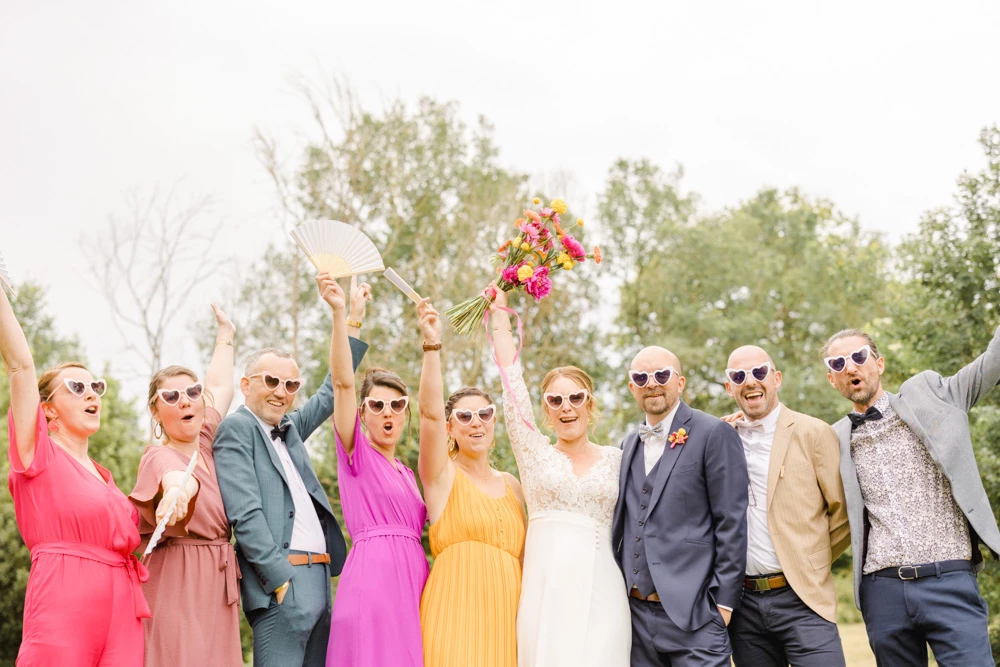 bonheur jaune sourire événement robe